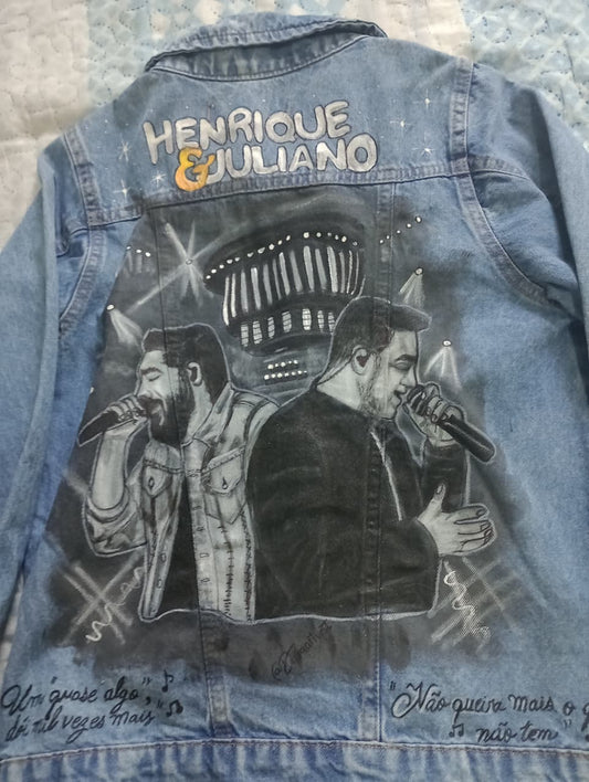 jaqueta jeans feminina pinada a mão Henrique e Juliano