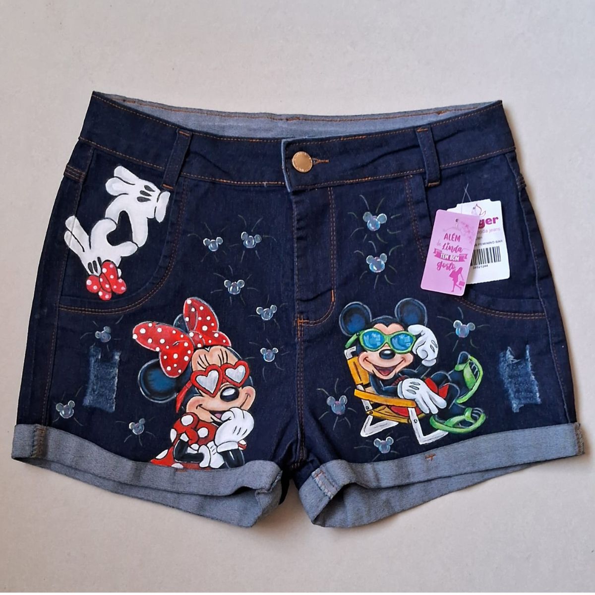 shorts jeans c/lycra escuro minnie e mickey com óculos