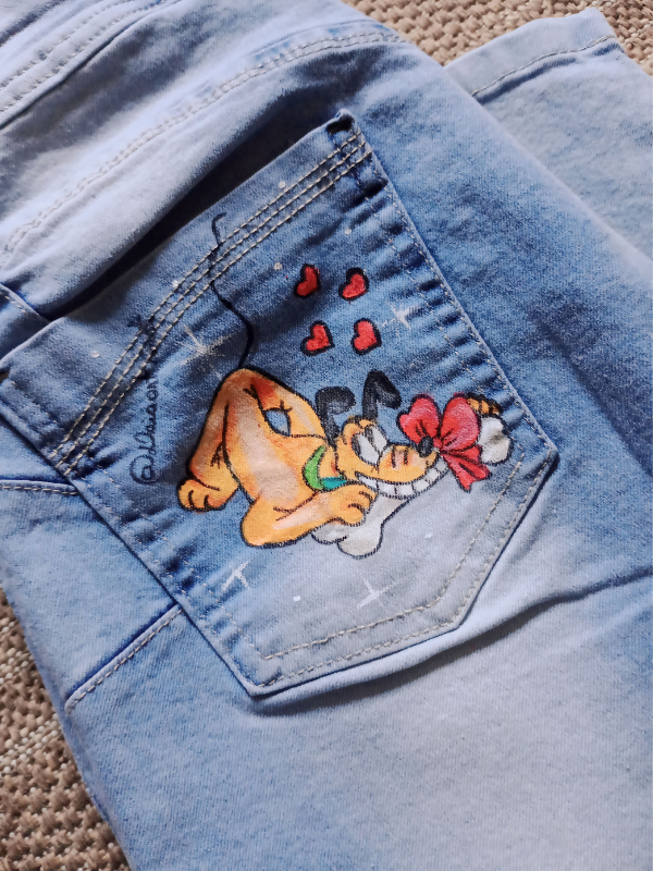 calça jeans pintada mickey