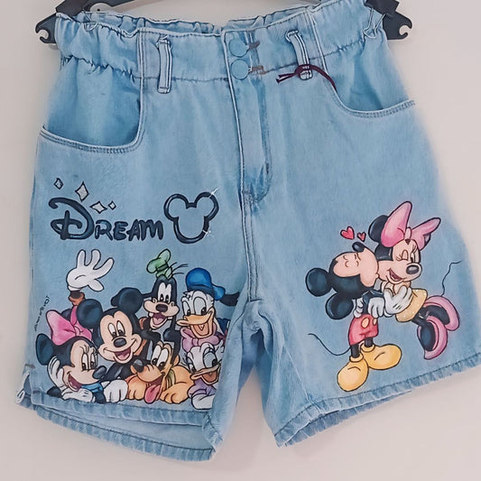 Shorts jeans pintado a mão mickey e sua turma