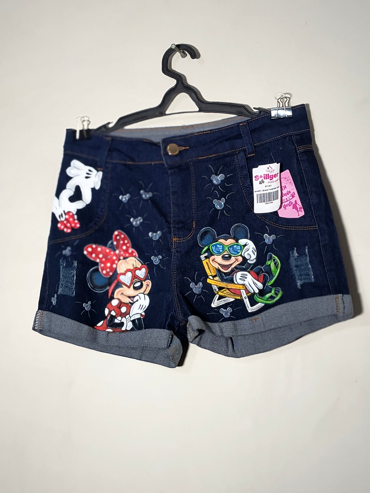 shorts jeans c/lycra escuro minnie e mickey com óculos