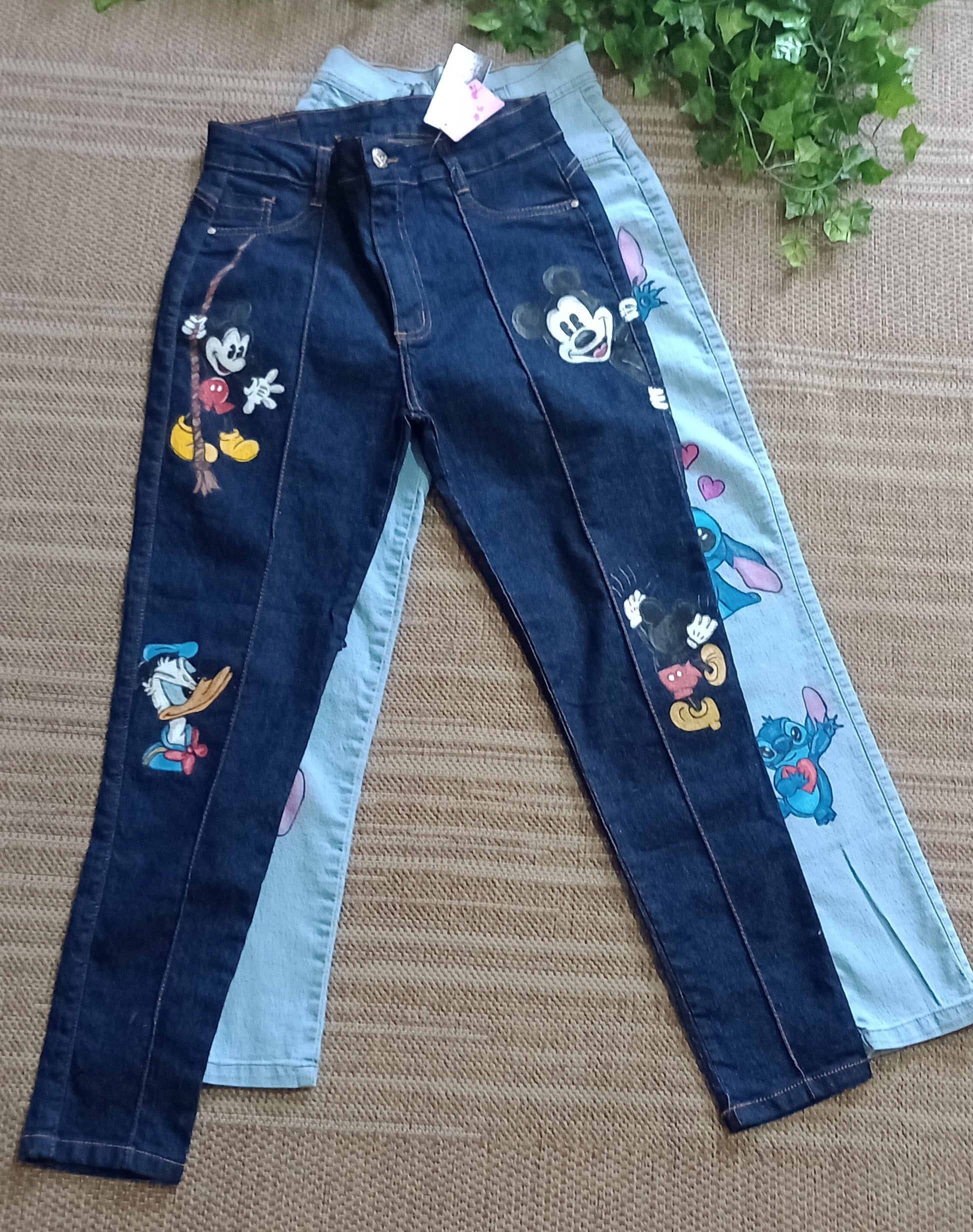 calça jeans mickey e pato donald