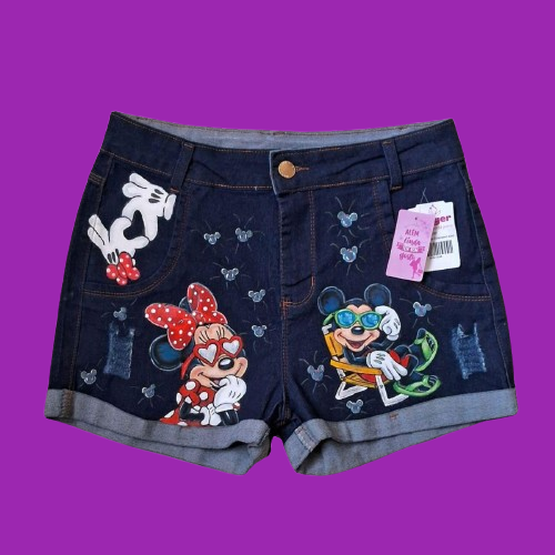 shorts jeans c/lycra escuro minnie e mickey com óculos